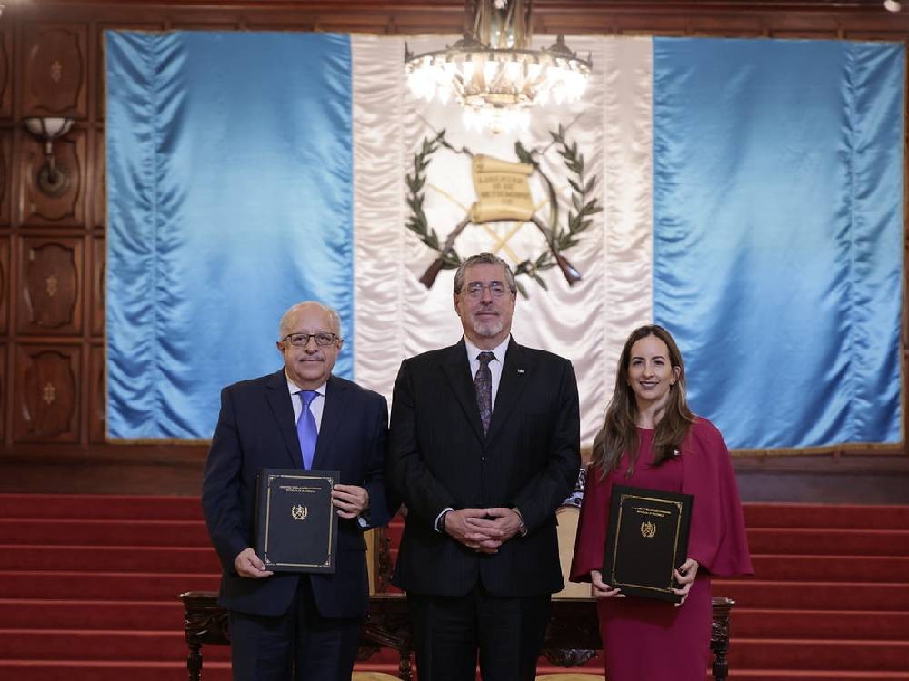 Guatemala y Reino Unido firman acuerdo de cooperación técnica para impulsar la planificación del Metrorriel
