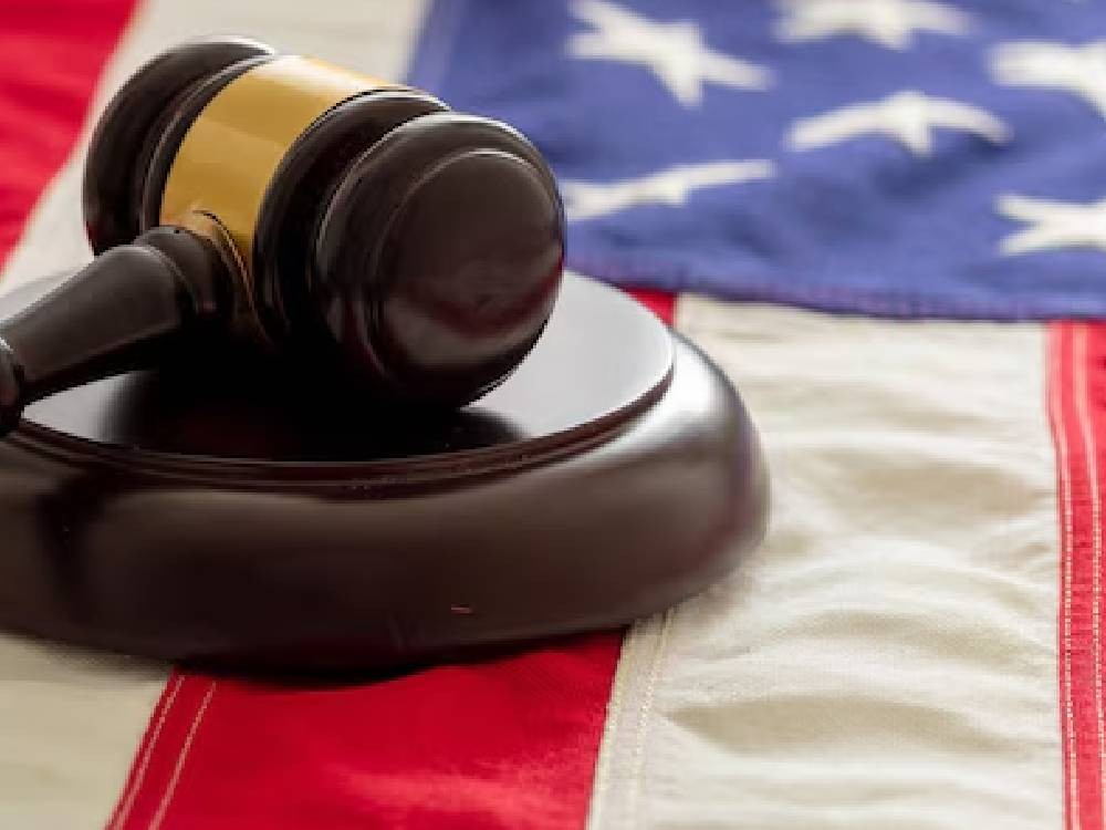 Guatemalteca es detenida en Texas tras haber abandonado a su hijo recién nacido en un contenedor