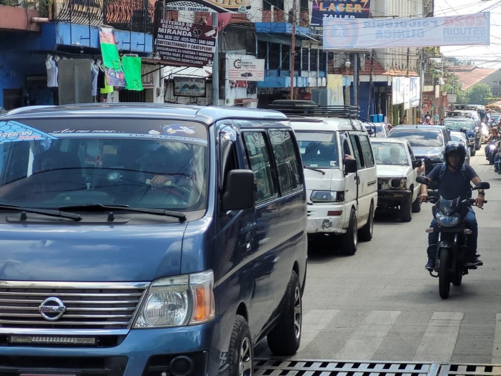 Habilitan doble vía en Sexta Calle de Coatepeque por trabajos municipales