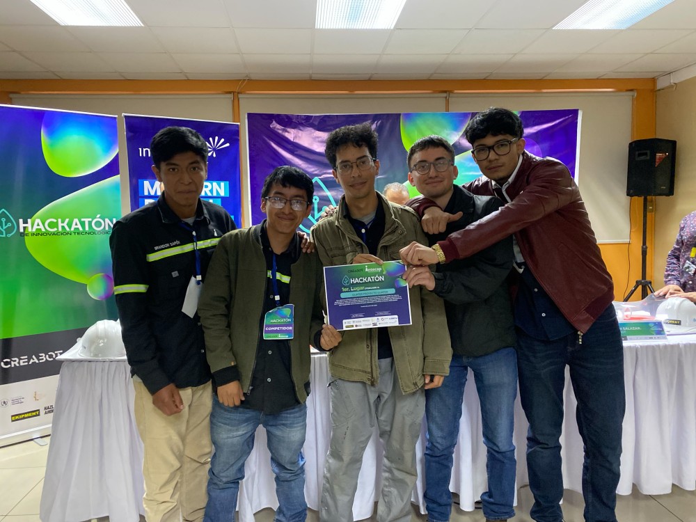 Hackatón: Estudiantes desarrollan prototipos tecnológicos para la solución de desafíos ambientales 