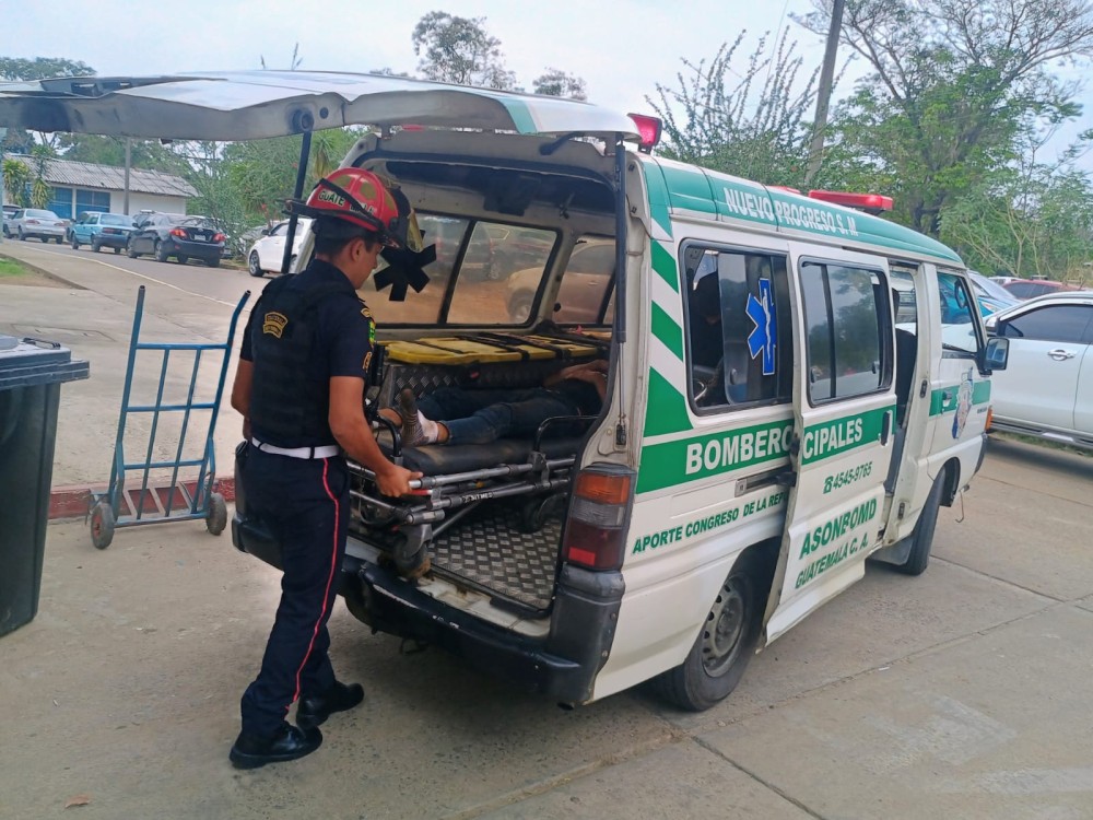 Herido al caer de una altura de cinco metros