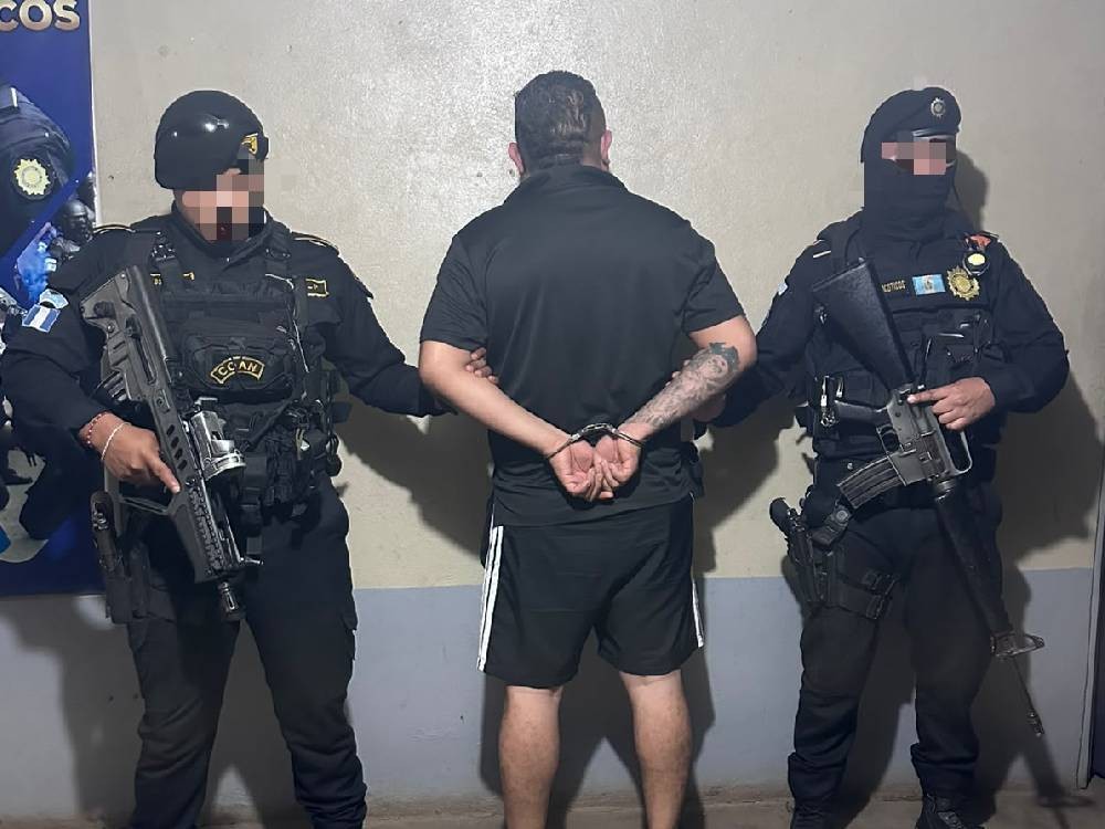 Hombre es capturado con arma de fuego durante operativo antinarcótico en Malacatán, San Marcos