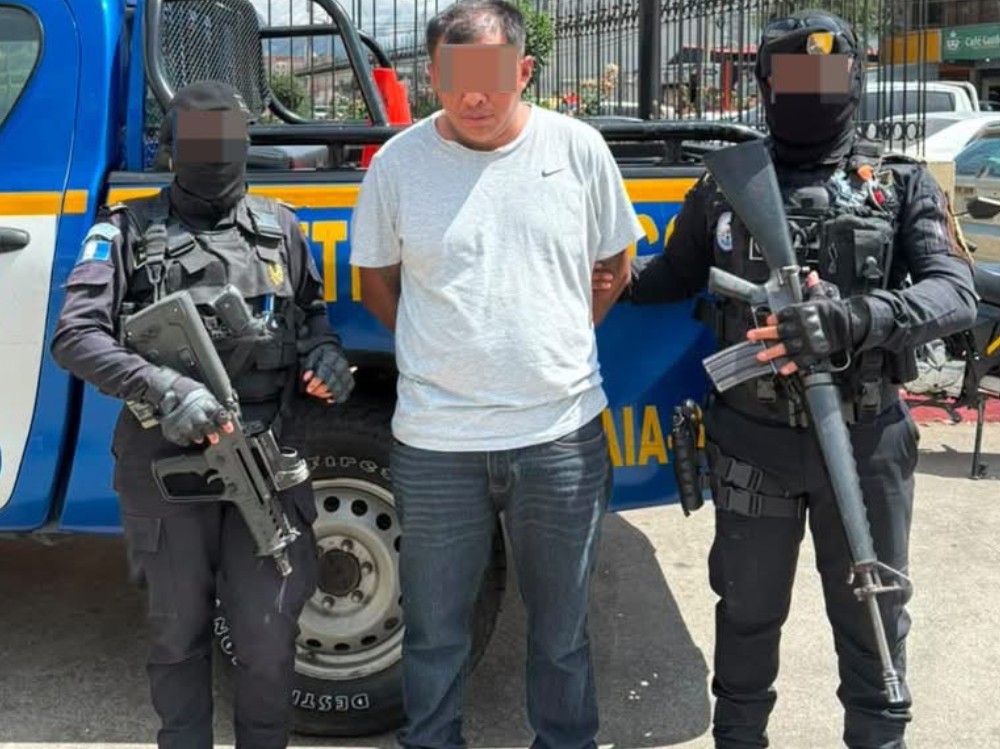 Hombre es capturado y le incautan 20 cápsulas de droga y más de Q900 en Salcajá, Quetzaltenango