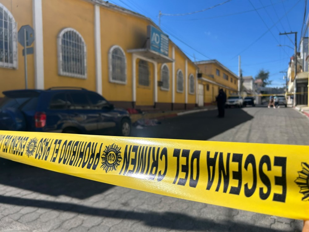 Hombre es localizado sin vida en una banqueta de la zona 1 de Quetzaltenango