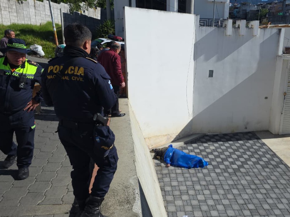 Hombre fallece tras caer desde un muro en San Pedro Sacatepéquez