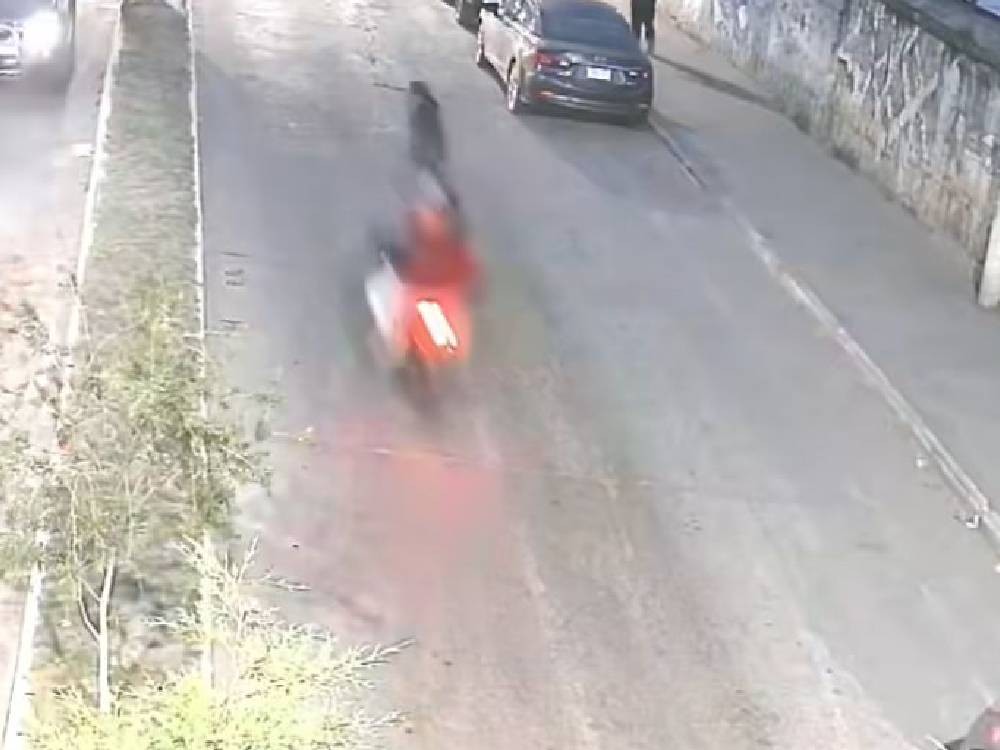 Hombre fallece tras ser arrollado por motorista en la zona 1 de Xela