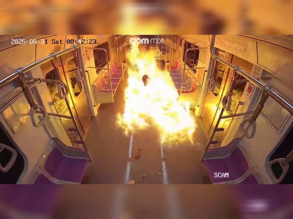VIDEO | Hombre incendia el interior de un vagón y causa pánico 