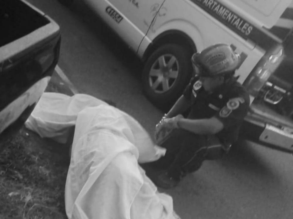 Hombre pierde la vida al caer de un vehículo en marcha