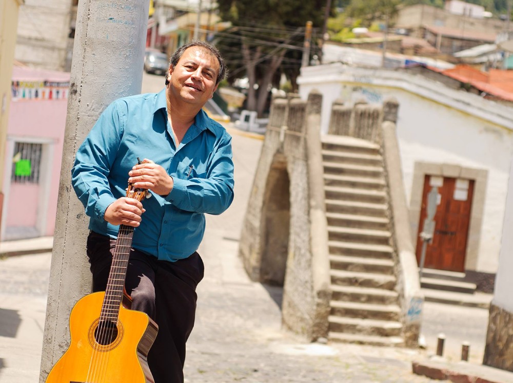 Hoy en  Expresiones de Región Más conozca más del trovador guatemalteco Otto Mora