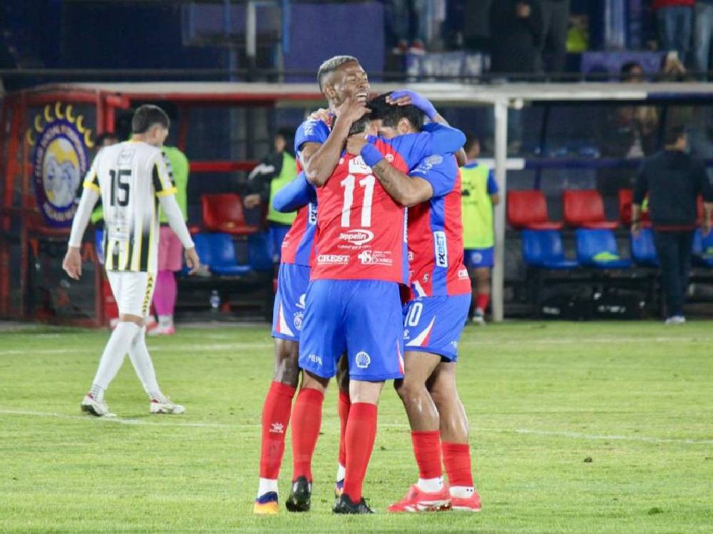 Ilusionante inicio de Xelajú bajo el mando de Roberto Hernández