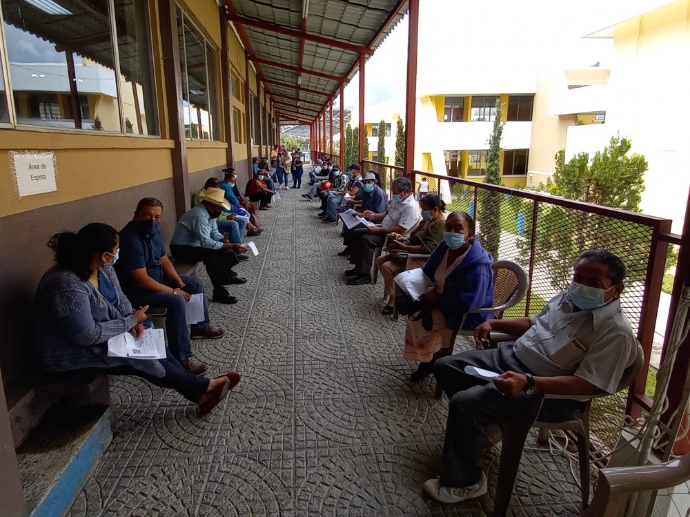 Implementan puestos de vacunación en 300 centros educativos de Huehuetenango