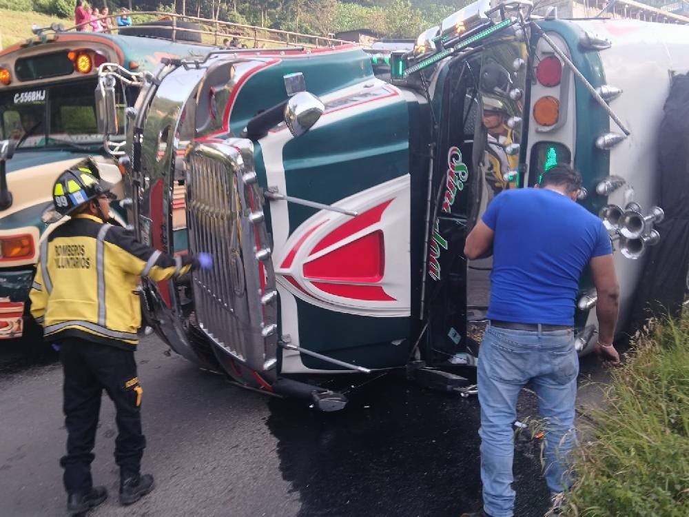 Imponen multa de Q20 mil a bus de la ruta Sinaloa accidentado en la Interamericana
