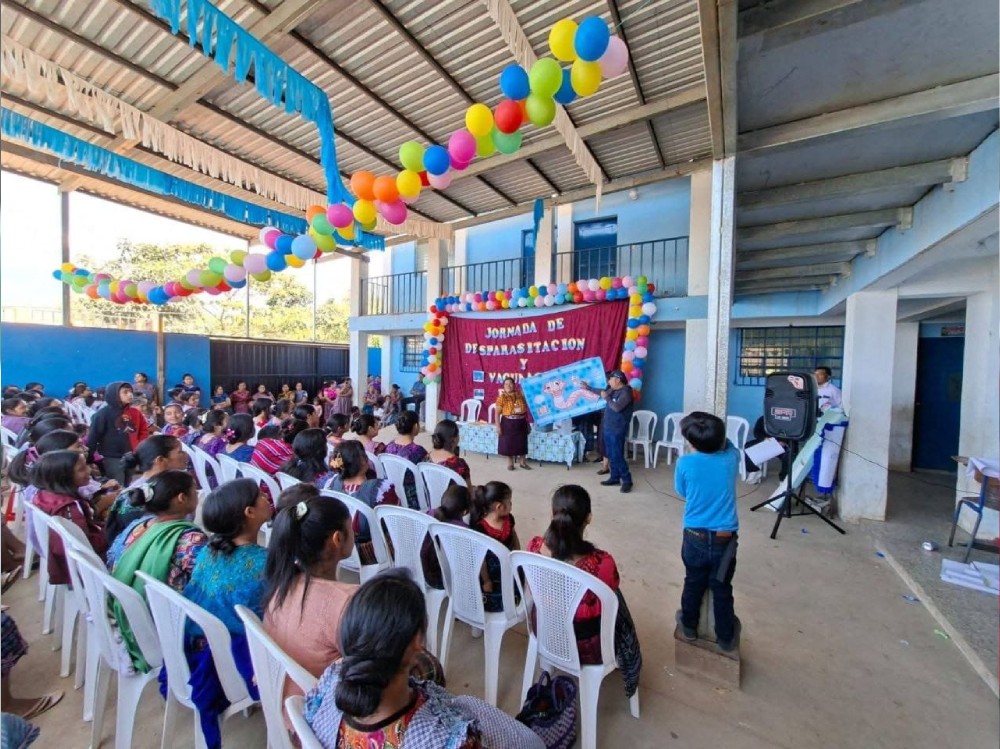 Inauguran jornadas de desparasitación y vacunación escolar