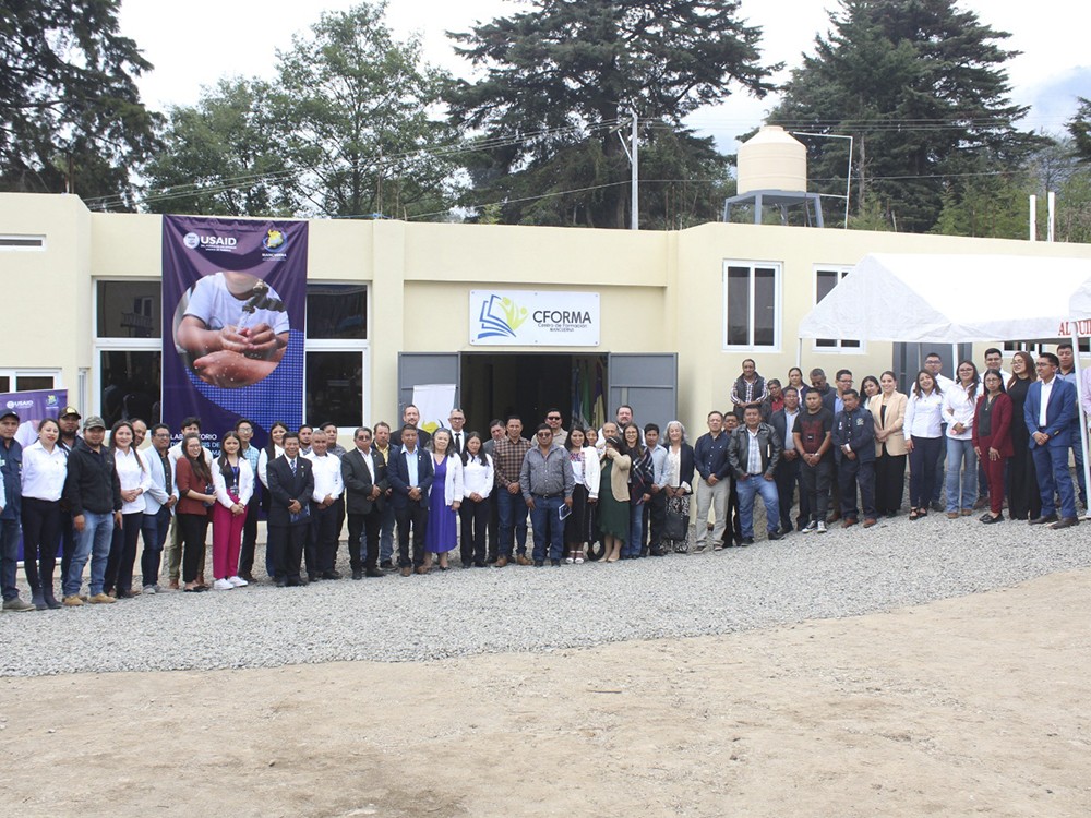 Inauguran laboratorio de aguas y centro de formación. 