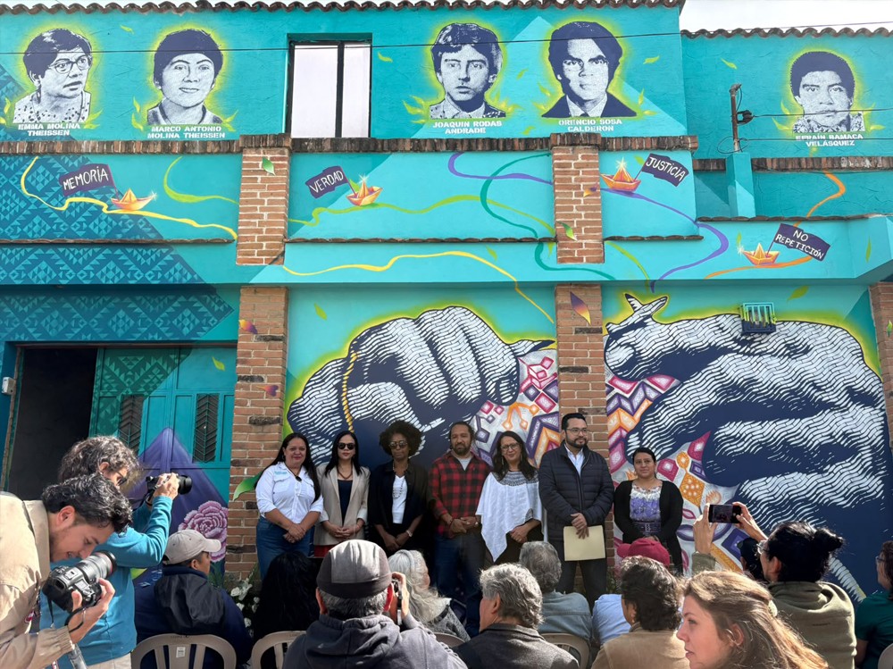 Inauguran mural "Tejidos de Paz y Memoria" en Quetzaltenango para honrar a víctimas del conflicto armado interno