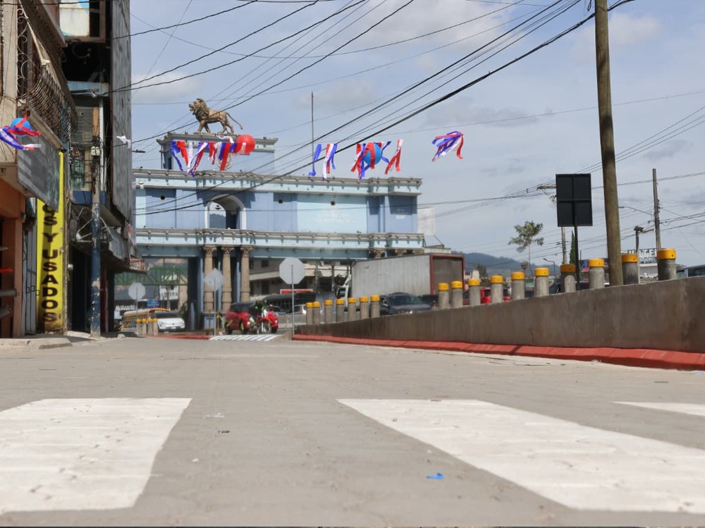 Inauguran proyecto de adoquinado y drenajes en carril auxiliar de la zona 5 de Xela 