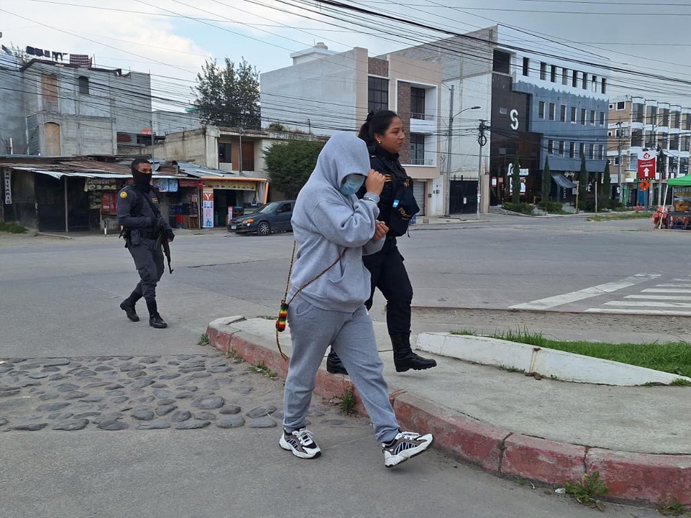 Incautan 18 celulares y marihuana durante requisa en cárcel de mujeres en Quetzaltenango