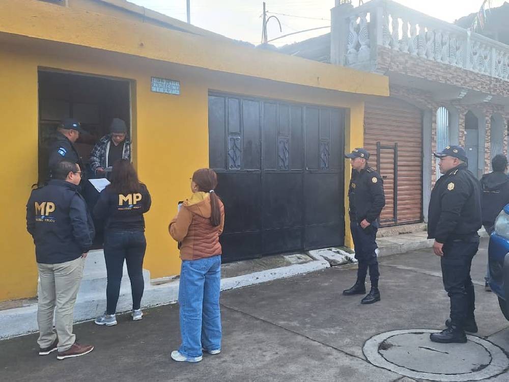 Incautan arma de fuego y municiones durante allanamiento en San Antonio Sacatepéquez