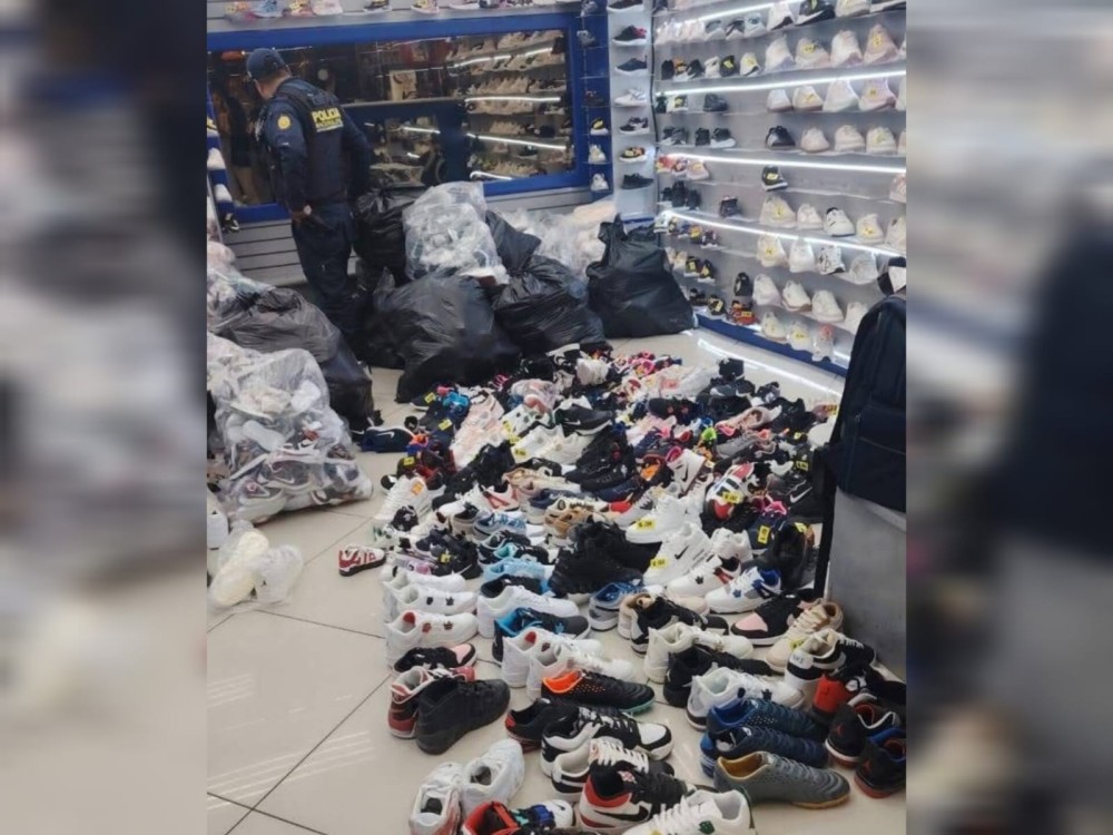 Incautan más de 3 mil pares de zapatos y ropa luego de tres allanamientos en Xela
