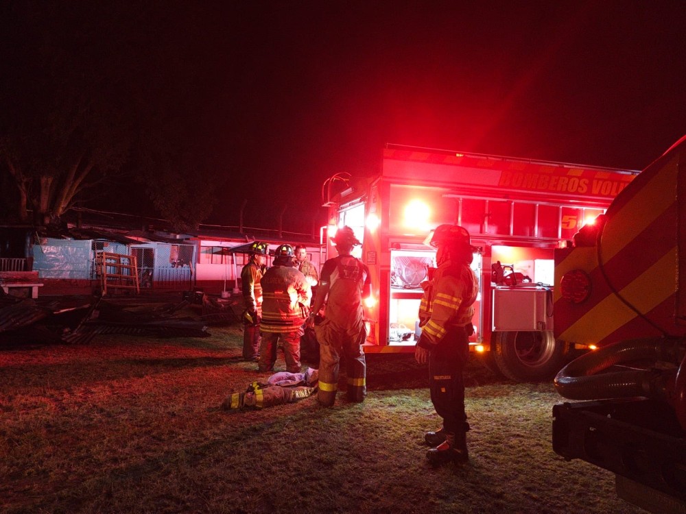 Incendio consume distintas áreas en el Granja Penal Cantel