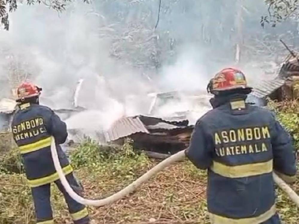 Incendio consume una bodega