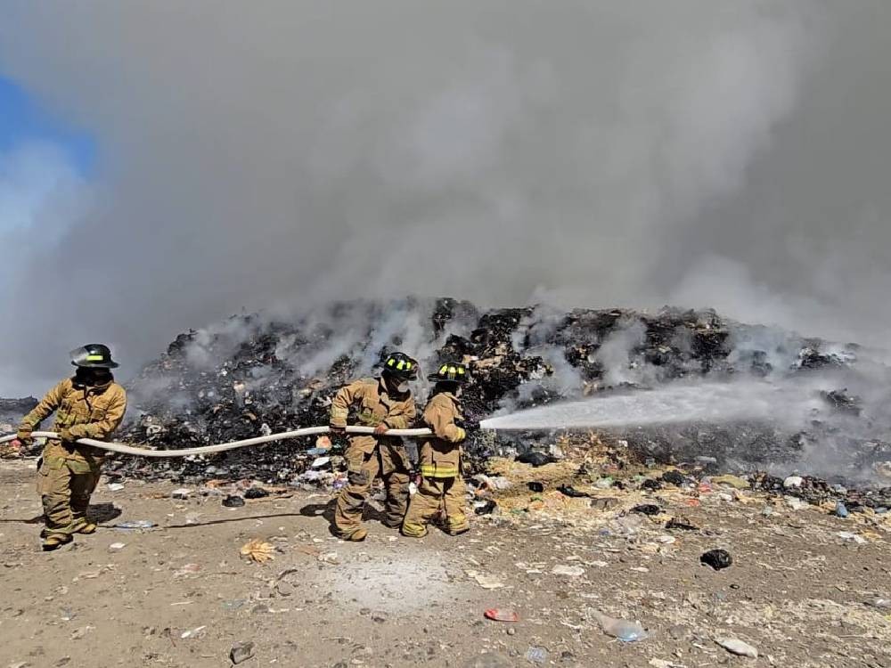 Incendio de gran magnitud consume basurero municipal de Coatepeque; cuerpos de socorro redoblan esfuerzos