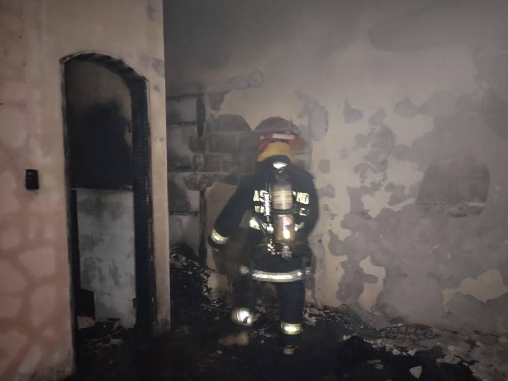 Incendio en vivienda deja más de Q15 mil en pérdidas