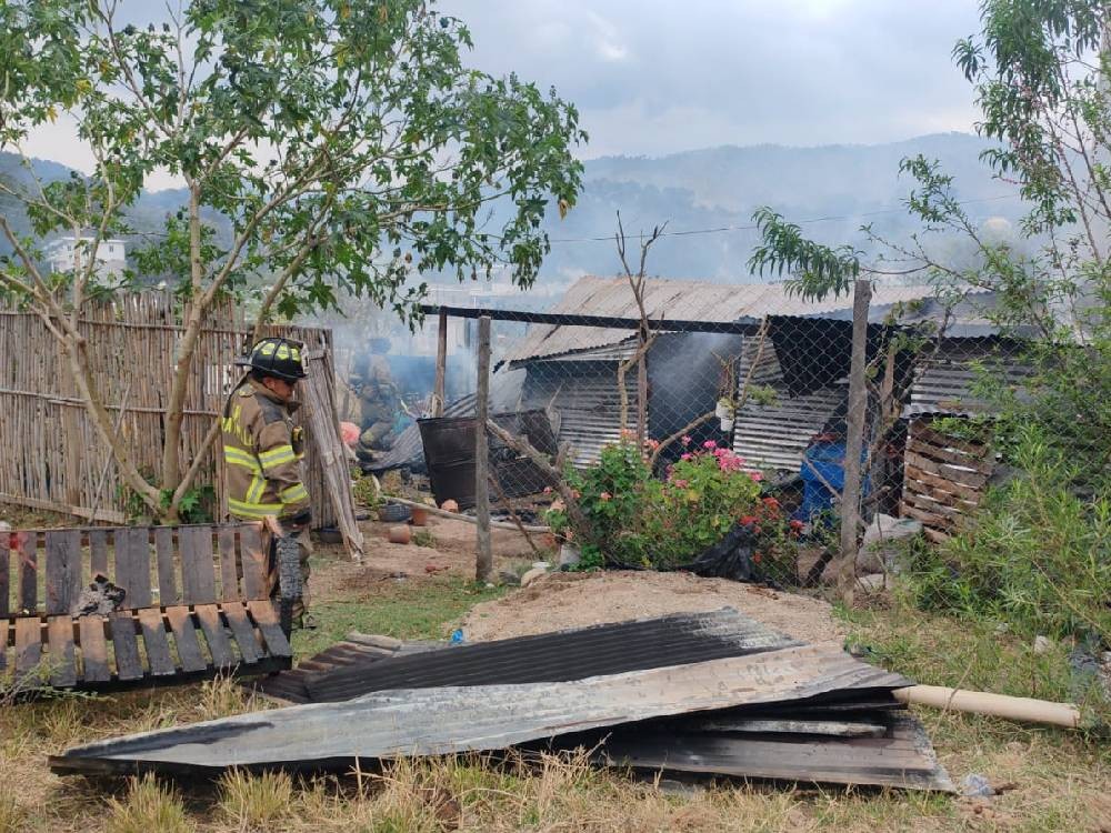 Incendio en vivienda deja más de Q40 mil en pérdidas