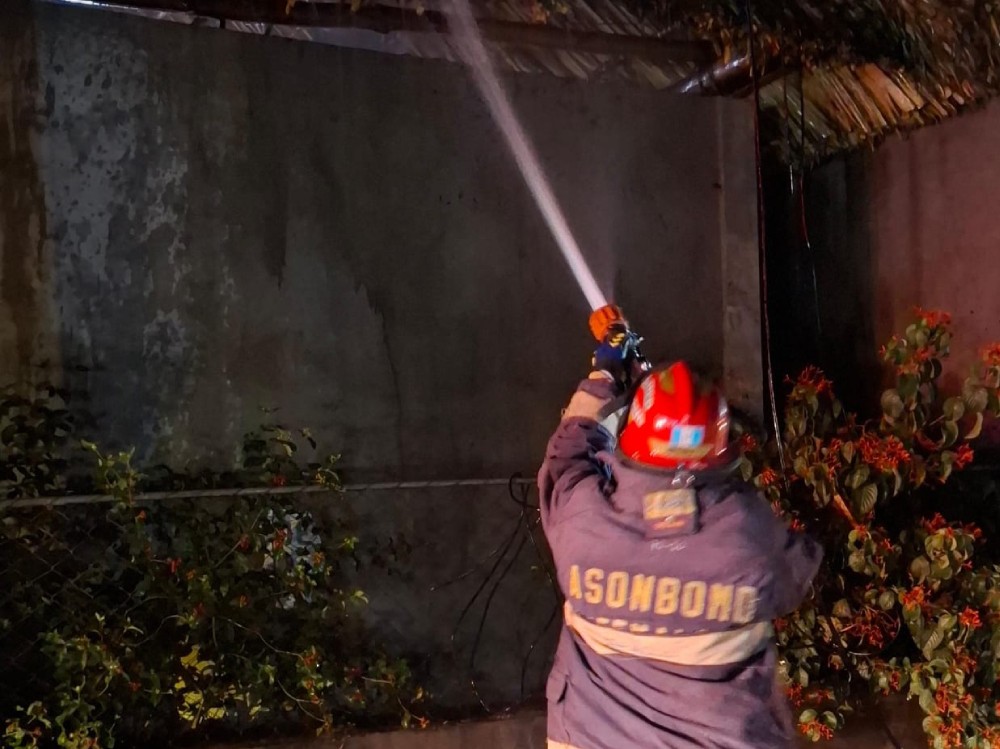 Incendio estructural deja miles de quetzales en pérdidas