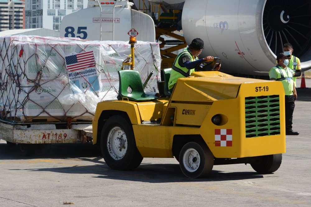 Ingresa nuevo lote de vacunas Moderna donadas por los Estados Unidos