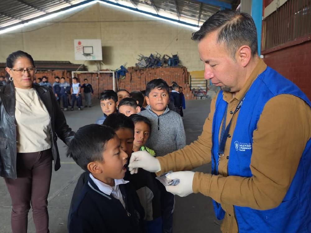 Inician campaña de desparasitación dirigida a más de 13 mil estudiantes en San Pedro Sacatepéquez