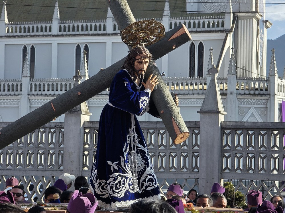 Inician los cortejos procesionales de Cuaresma y Semana Santa 2026 en Xela