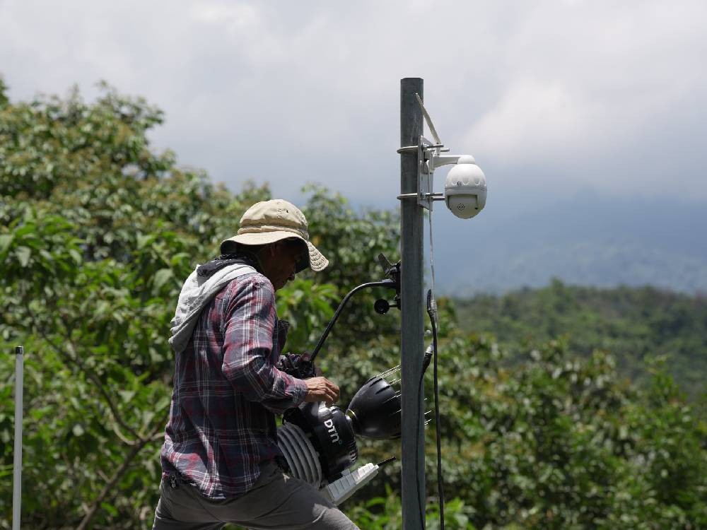 Insivumeh instala nueva estación para el monitoreo del volcán de Fuego