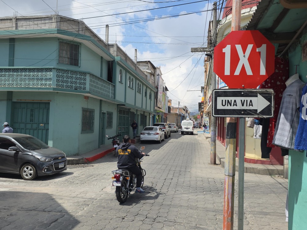 Instalan más señales de tránsito en San Pedro Sacatepéquez, San Marcos 