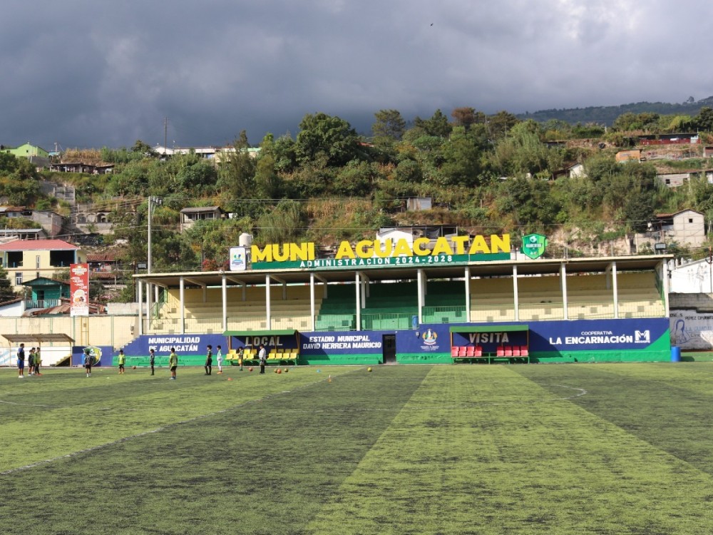 Instalarán iluminación en estadio de Aguacatán, en Huehuetenango