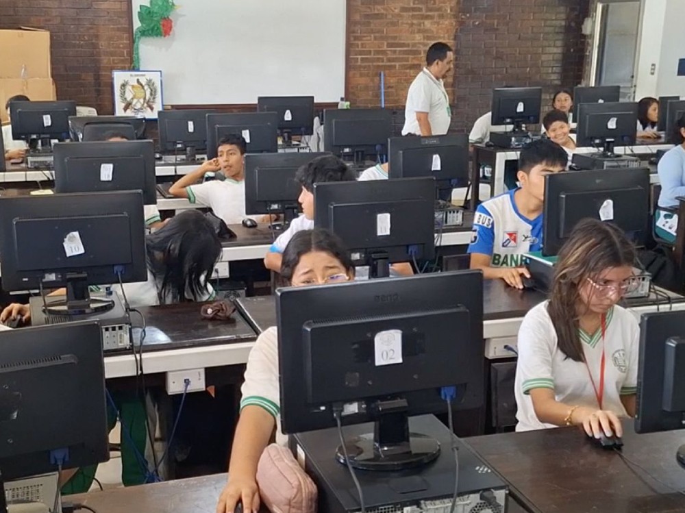Instituto Julio César Méndez Montenegro modernizará su laboratorio de computación