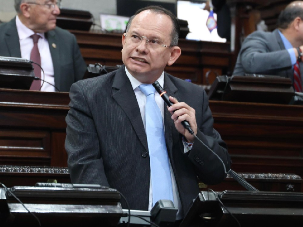 Interpelación a ministro Pinto cumple 10 meses