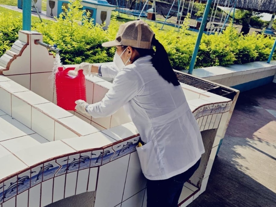 Investigan muestras de agua tomadas de sistemas de abastecimiento de Suchitepéquez