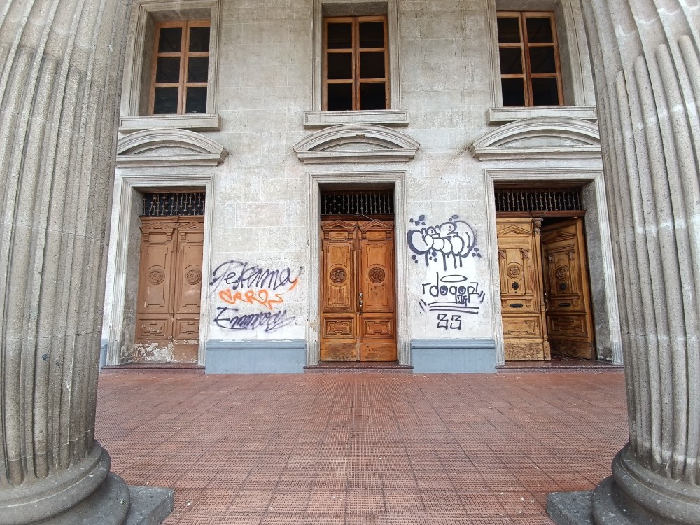 Investigan vandalismo contra el Teatro Municipal de Quetzaltenango
