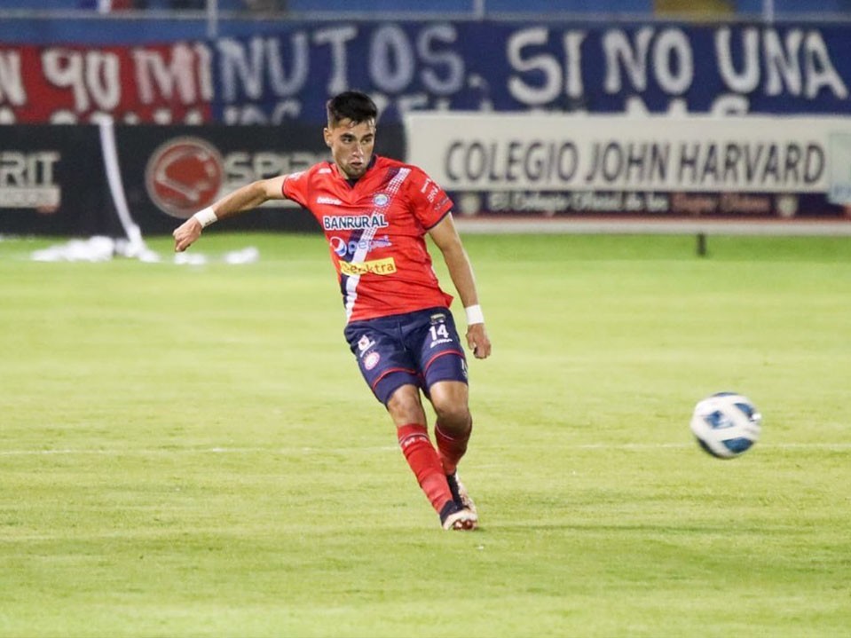 Javier “Zurdito” González amplía su vinculación con Xelajú hasta el 2026