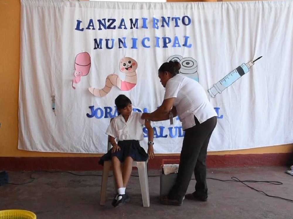 Jornada de Desparasitación y Vacunación en escuelas busca alcanzar a más de 17 mil estudiantes