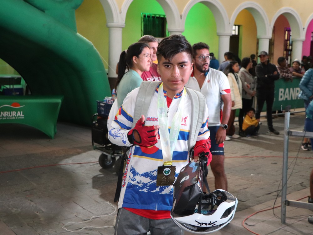 Gaspar Martín, el joven que trabajó hasta comprar su bicicleta para participar en competencia