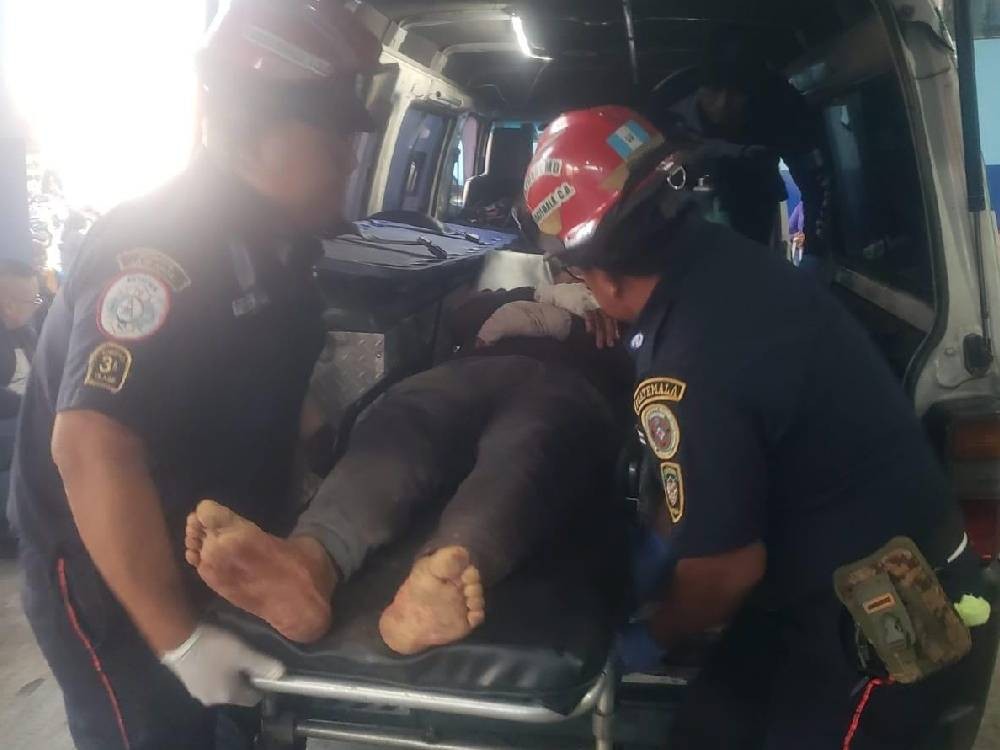 Joven es atacado con machete mientras descansaba en una hamaca 