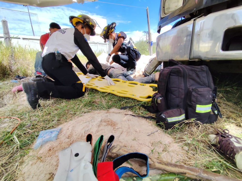 Joven resulta herido tras accidente en pozo artesanal