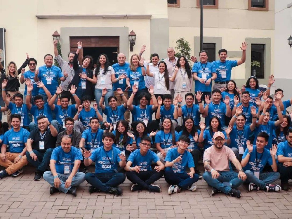 Jóvenes culminan con éxito el hackathon científico y tecnológico en Quetzaltenango