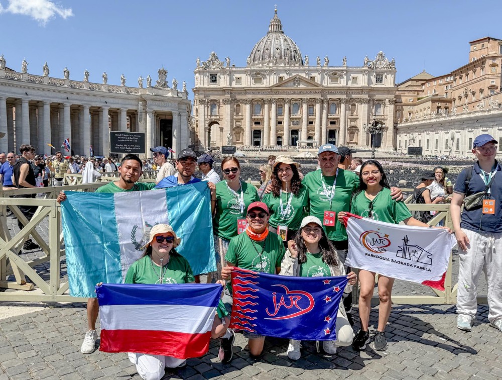 Jóvenes de Arquidiócesis de Los Altos participan en el Jubileo en Roma junto a miles de peregrinos del mundo
