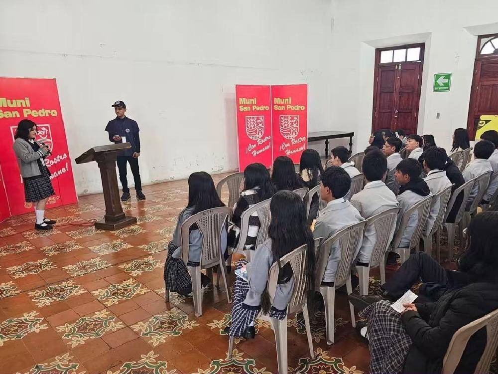 Jóvenes fortalecen su liderazgo y comunicación para impulsar la resiliencia en sus comunidades  