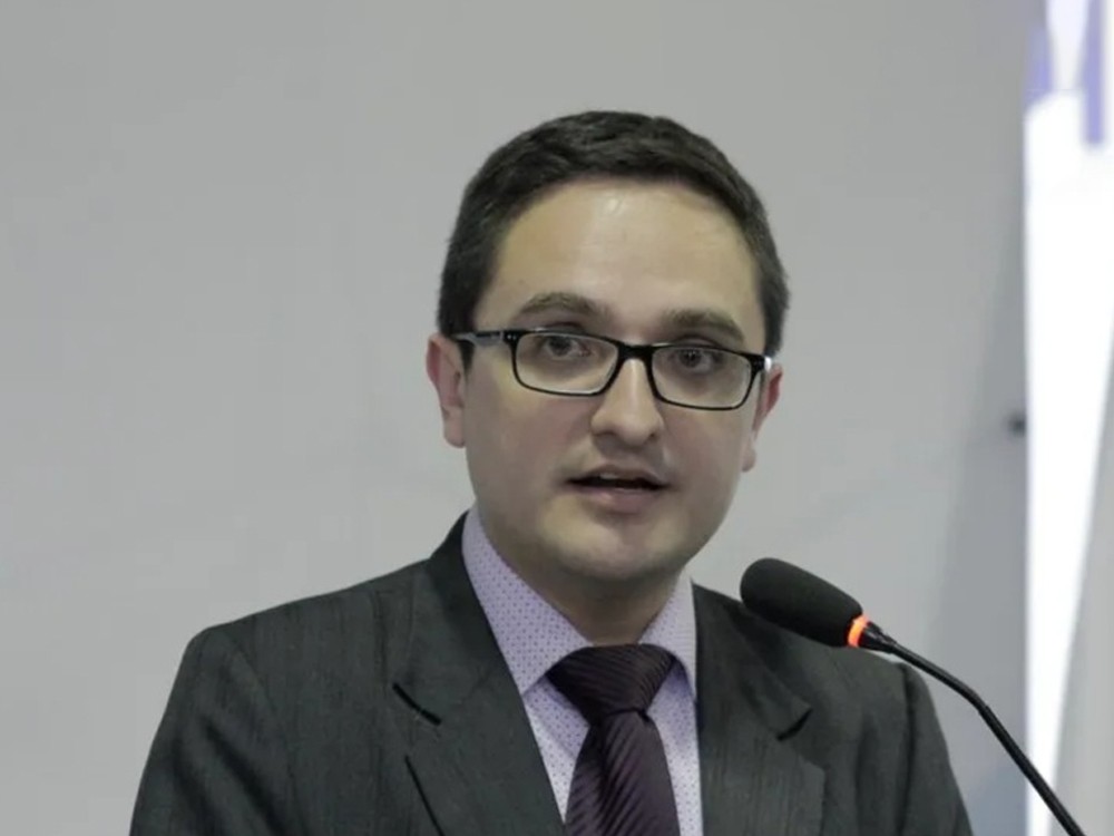 Juan Francisco Sandoval señala al MP de intimidar y amedrentar a sus padres durante allanamiento  