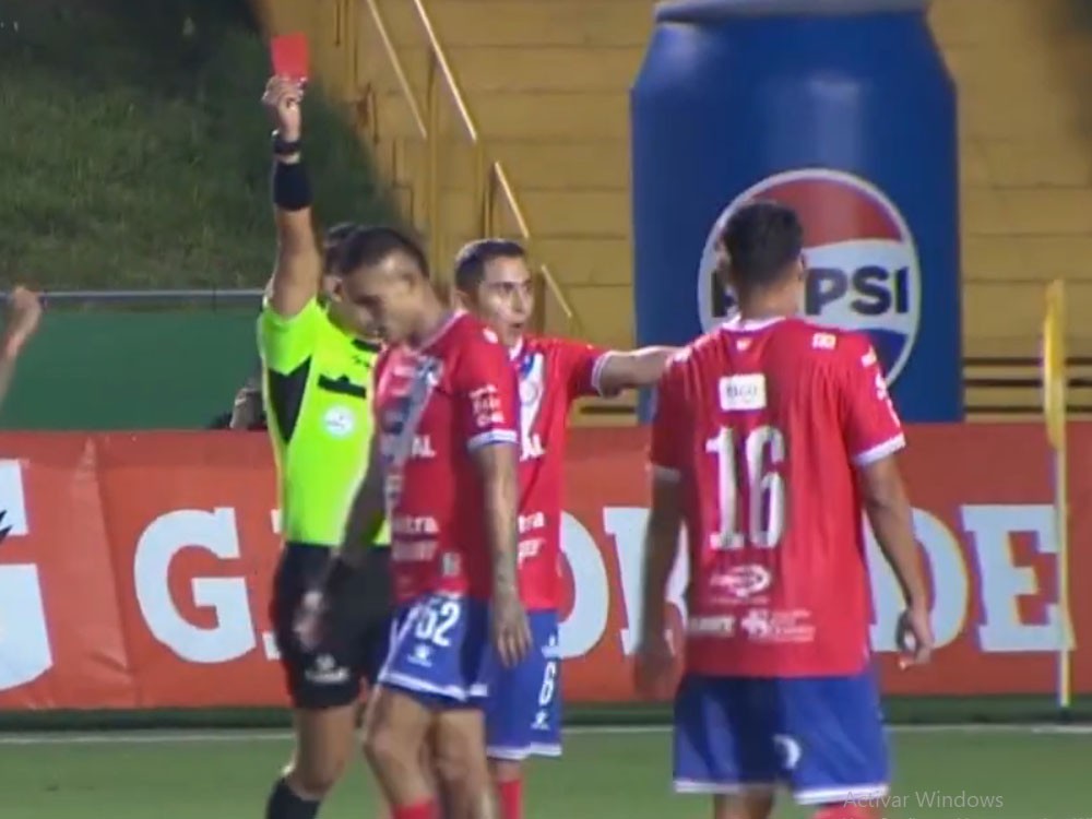 Juego ante Comunicaciones termina en varios expulsados para Xelajú