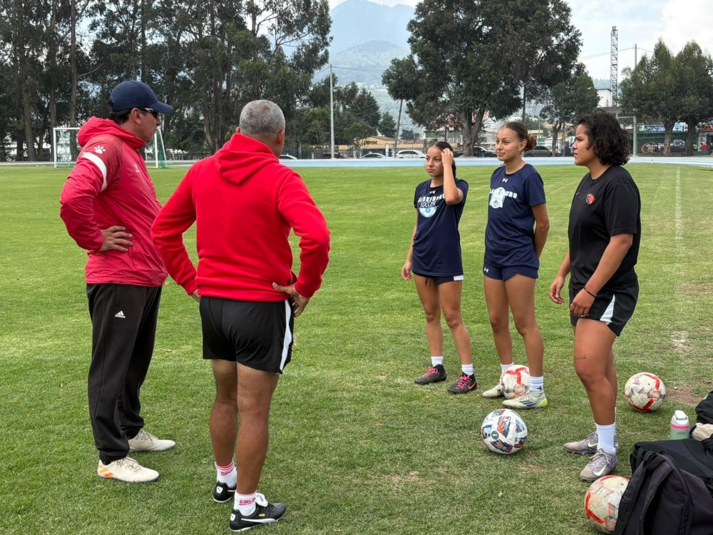 Jugadoras estadounidenses realizan pruebas con Xelajú Femenino 